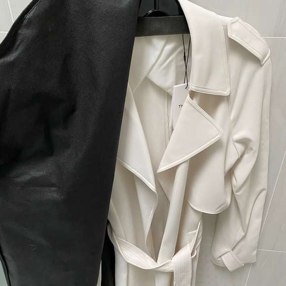 NWT soft white Theory belted “perfect raglan trench” coat - Picture 4 of 16